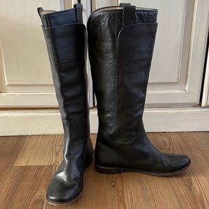 WOMEN’S size 8.5 black BEAUTIFUL FRYE LEATHER BOOTS.